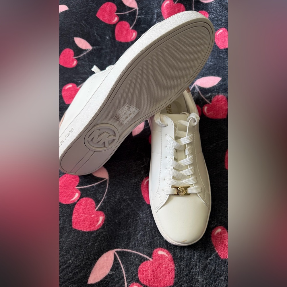 NWT Michael Kors White Sneakers with Blush Heel Tab and Gold Logo  SIZE 8.5M - Picture 4 of 7